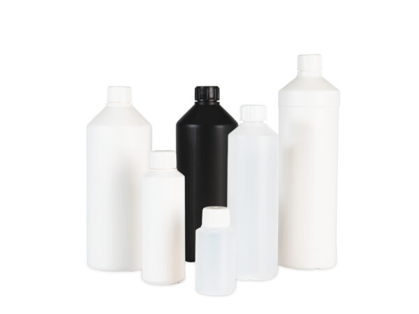 witte, zwarte en naturelle plastic flessen